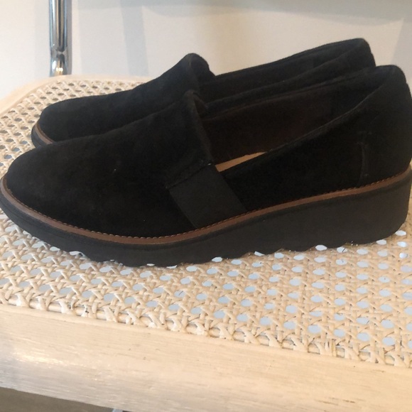 Clarks - Picture 2 of 3